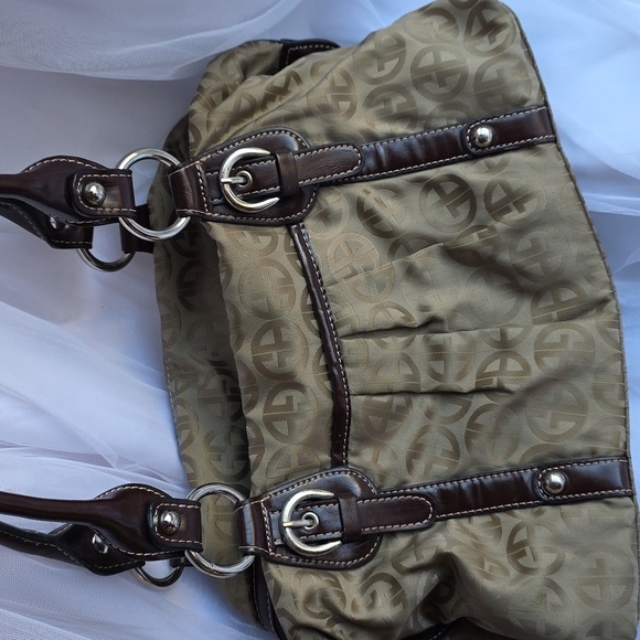 Giani Bernini Elegant Tan Shoulder Bag with Dark Brown Accents - Picture 3 of 12